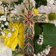 croix décorative feuillages