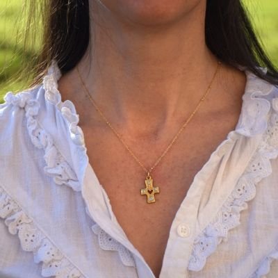 Pendentif Coeur sacré sur croix – 2,5 cm – 0176