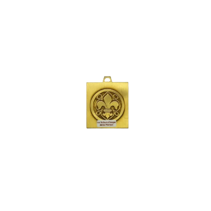 Médaille de berceau Vierge à l’Enfant et Fleur de Lys – 4,2 x 5,5 cm – 0128BIS