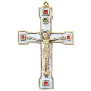 Crucifix d’inspiration médiévale en bronze émaillé blanc avec cabochons rouges