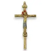 Crucifix sur croix latine avec le Christ et INRI