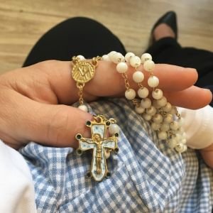 Chapelet en nacre – Croix émaillée cabochons – CH6-0197