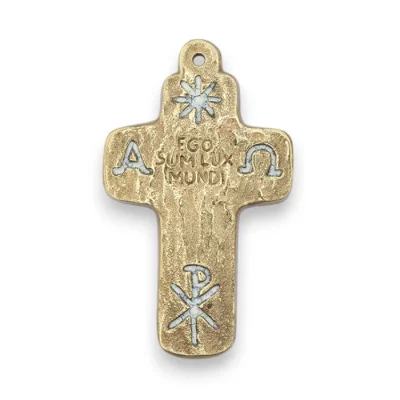 Croix murale latine arrondie, étoile et symboles émaillés – 9,5 cm – L22