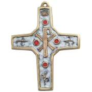 Croix murale émaillée blanche avec chrisme et volutes